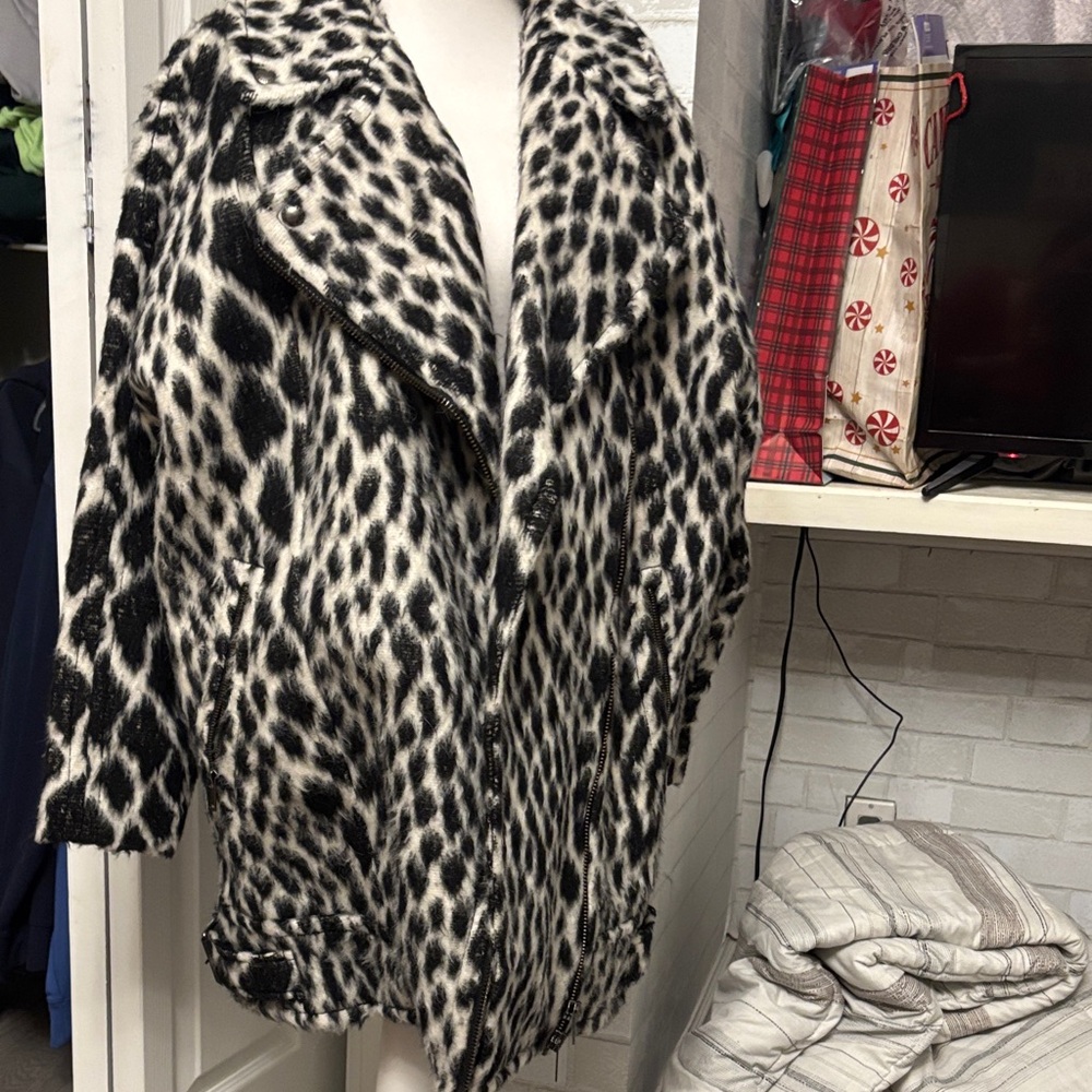Banana Republic Black and White Patterned Teddy Jacket